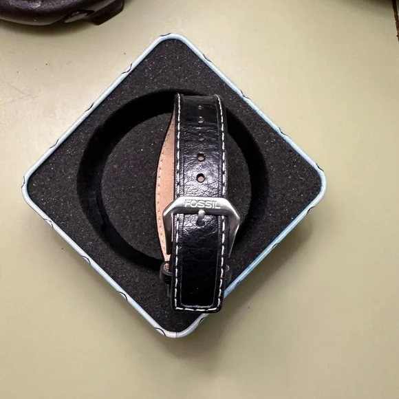 NIB Vintage Fossil Watch ‘04 - Picture 14 of 15